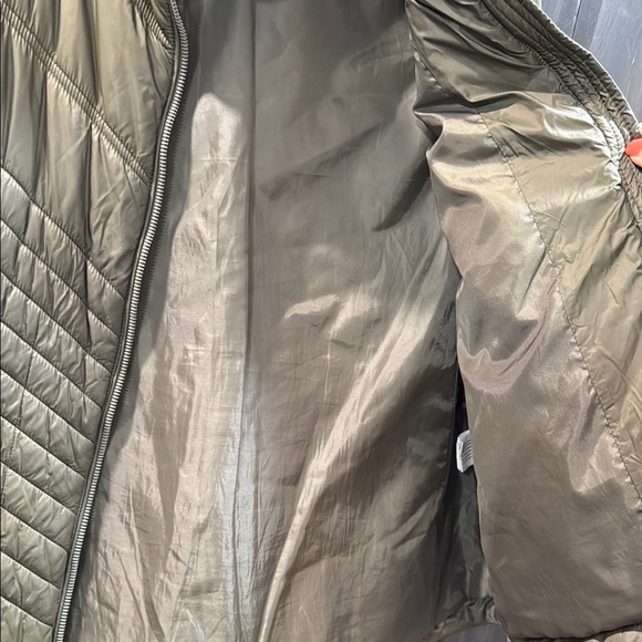 MICHAEL Michael Kors Olive Green Quilted Vest for Versatile Layering - Picture 7 of 11
